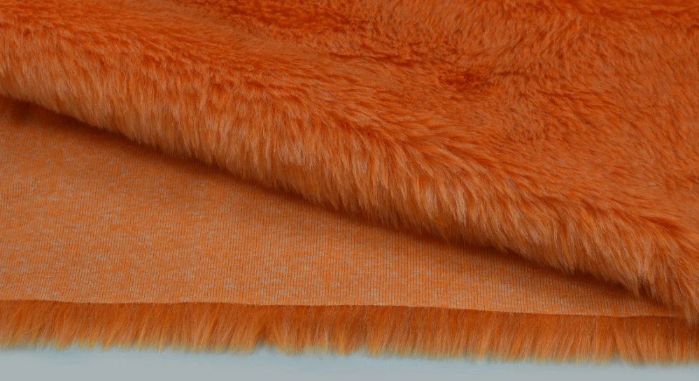Kunstfell in Hellorange – Florlänge 30 mm, Breite 150 cm